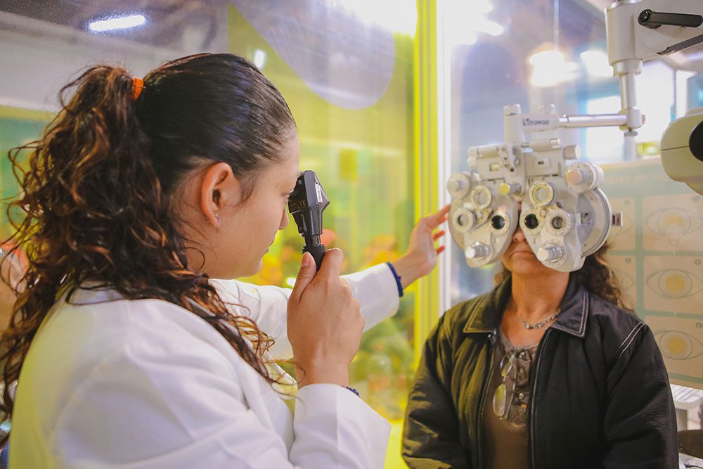 Consulta oftalmológica y examen de la vista en salauno